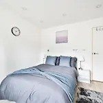 Cosy 1 Bed Apartment Near Catford Station - 20 Mins From Central London