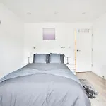 Cosy 1 Bed Apartment Near Catford Station - 20 Mins From Central London
